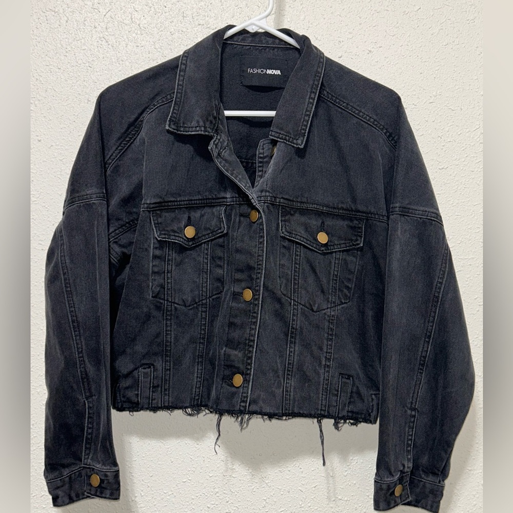 Fashion Nova cropped denim jacket distressed faded black size medium